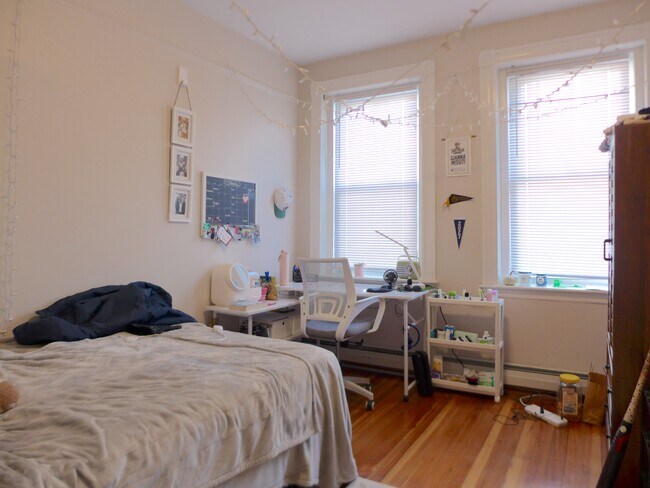 Building Photo - 146 Gove St