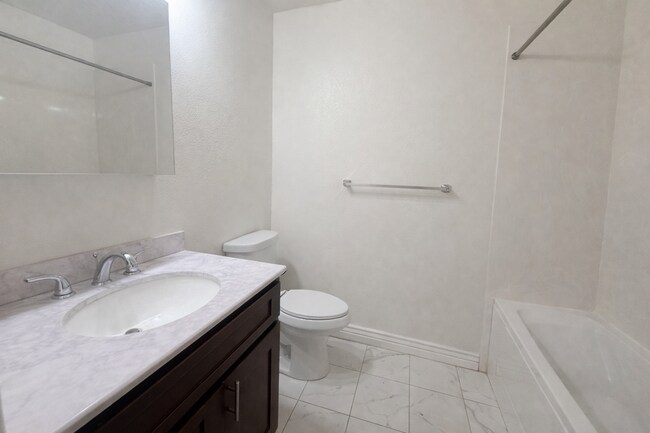 Building Photo - Charming 3-Bedroom Condo in Franklin Park – Prime Provo Location