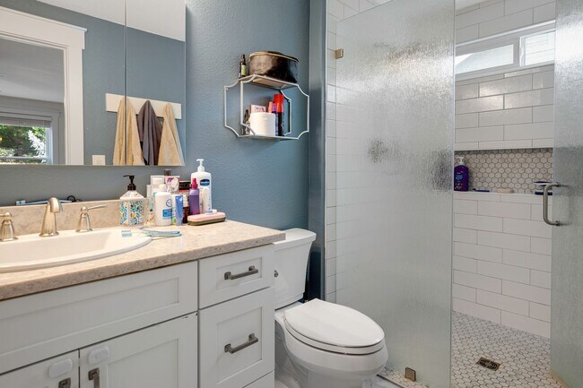 Building Photo - Beautiful 4-Bed, 3-Bath Southeast Boise Ho...