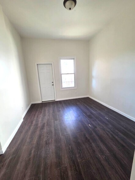 Building Photo - 167 Danforth Ave