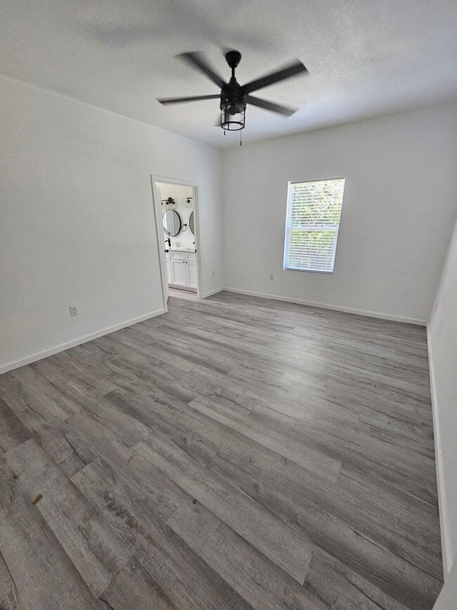 Building Photo - Modern Home, Centrally Located to St. Andrew's, Lynn Haven & PCB!  *SPECIAL: 1/2 OFF 1st Month's ...