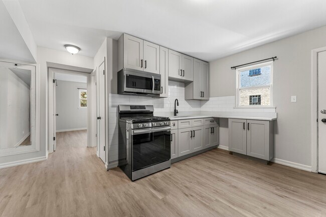 Building Photo - 740 E North Broadway St