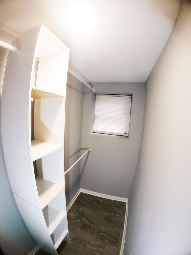 Building Photo - 5134 W Henderson St