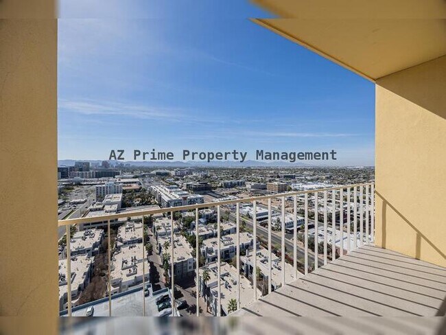 Building Photo - 207 W Clarendon Ave