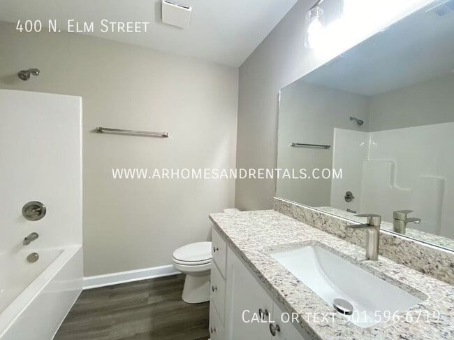 Building Photo - 400 N Elm St
