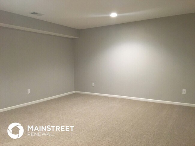 Building Photo - 213 NE Kim Ct