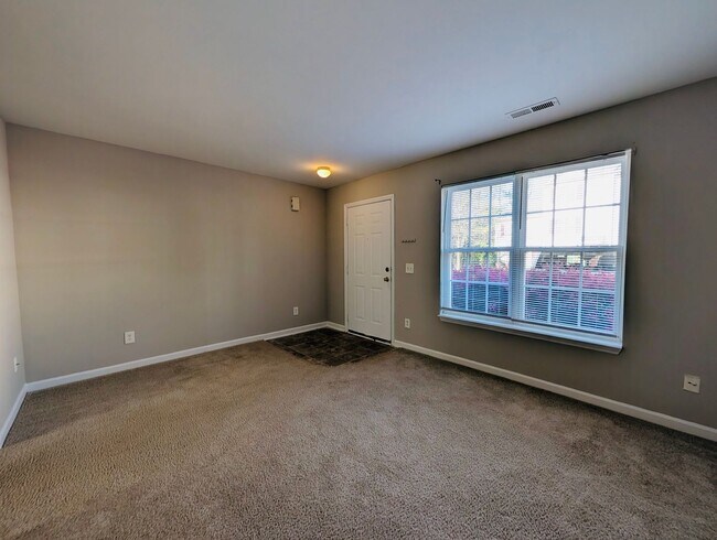 Building Photo - Great Rental Close to NC State