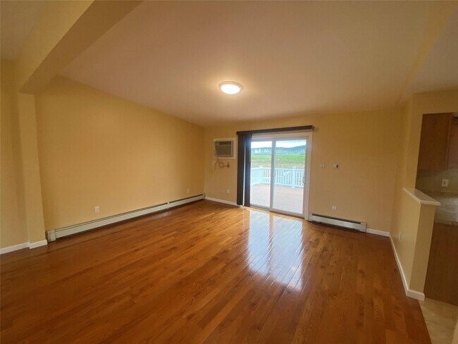 Building Photo - 286 Cricket Hill Rd