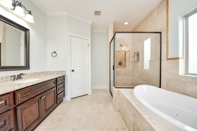 Building Photo - 11045 Upland Forest Dr