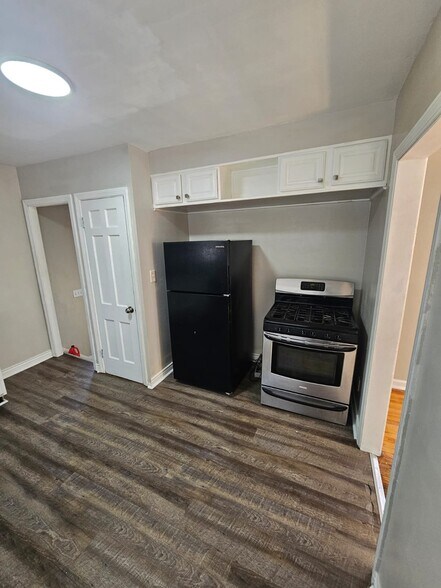 Building Photo - 21151 Fuller Ave