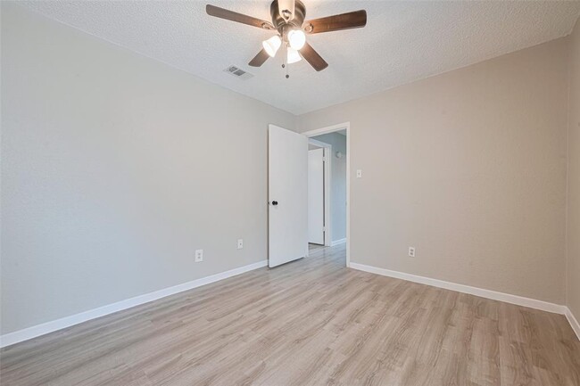 Building Photo - 6822 Stonewater