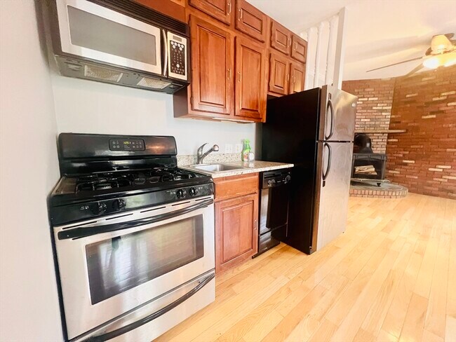 Building Photo - 59 Phillips St