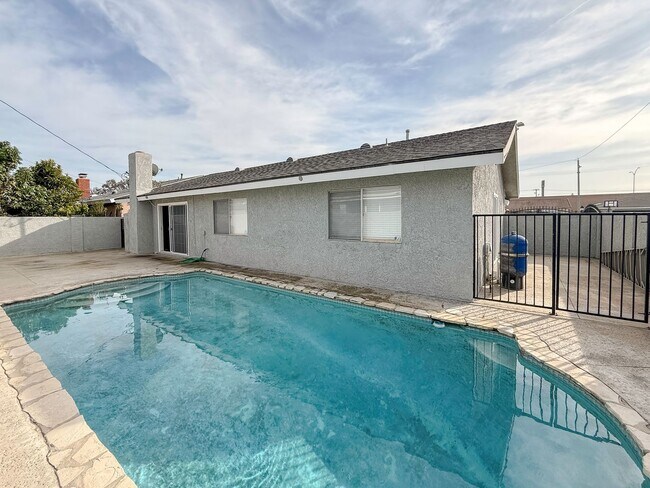 Building Photo - CORNER LOT POOL HOME | JUST REMODELED 4 BEDROOM | FOR RENT IN WEST GARDEN GROVE