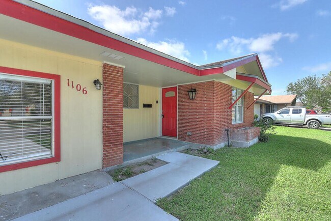 Building Photo - 1106 Bradshaw Dr
