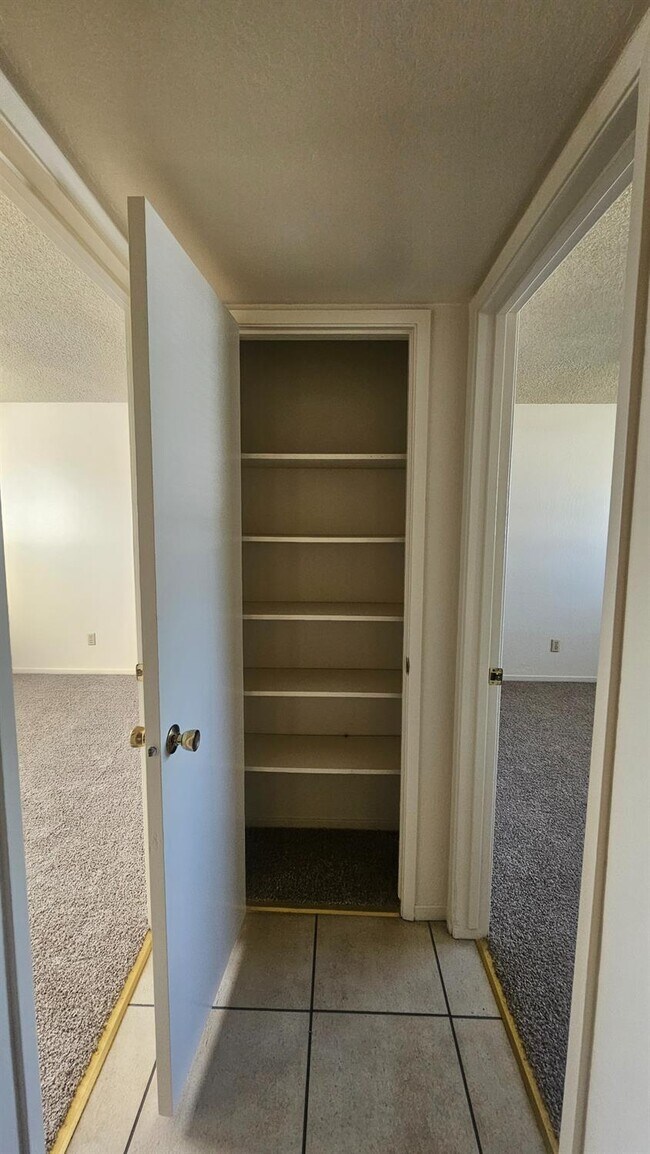 Building Photo - 92 W Gettysburg Ave