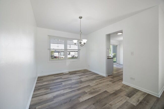 Building Photo - 380 N Walnut Ln