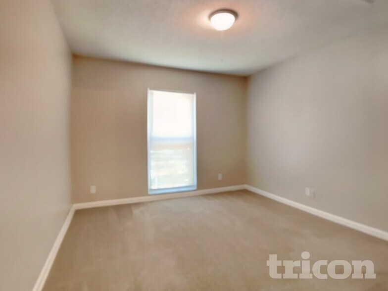Building Photo - 702 Falkirk Ave