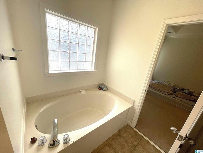 Building Photo - 2420 Abbeyglen Pl