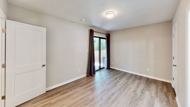 Building Photo - 5012 Glenview Ct