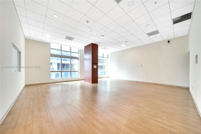 Building Photo - 300 S Biscayne Blvd