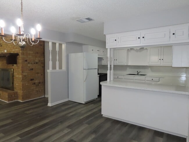 Building Photo - Whitehouse ISD - 3 Bedroom, 2 Bath Duplex, Lawn Care Provided!