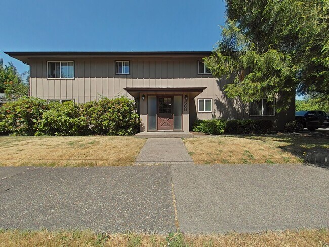 Primary Photo - 2 Bedroom Apartment ~ Close to Campus