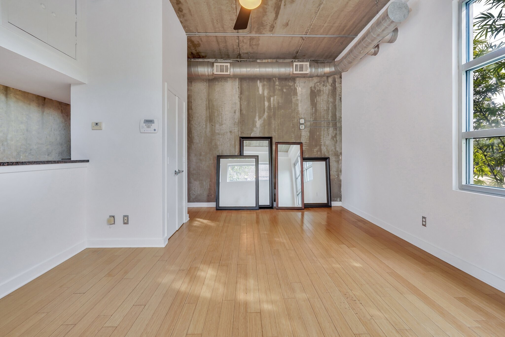 Building Photo - 536 Selma St