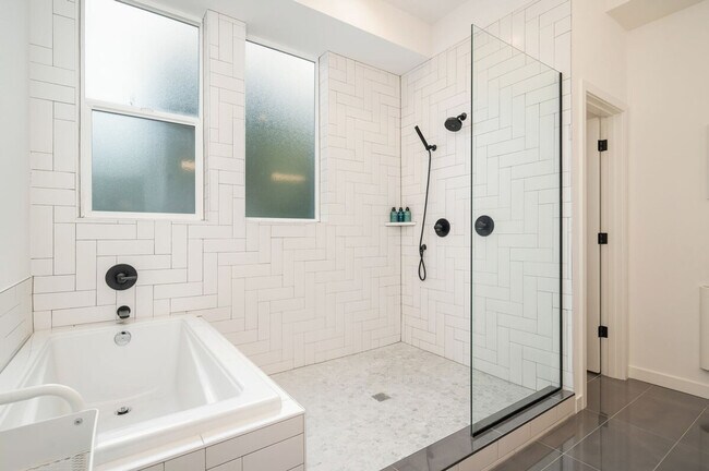 Building Photo - 6125 Sand Point Way NE