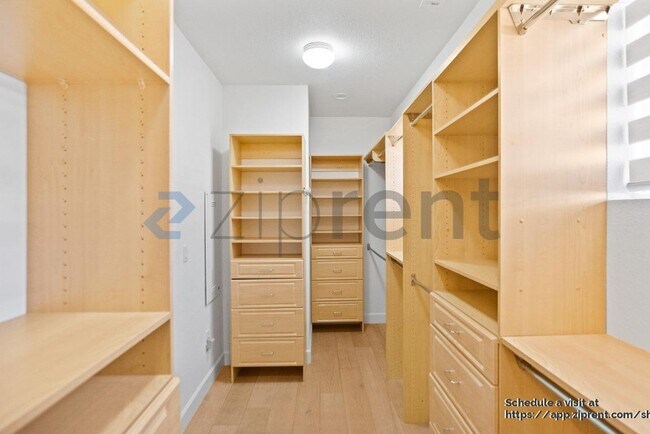 Building Photo - 51 Viola St