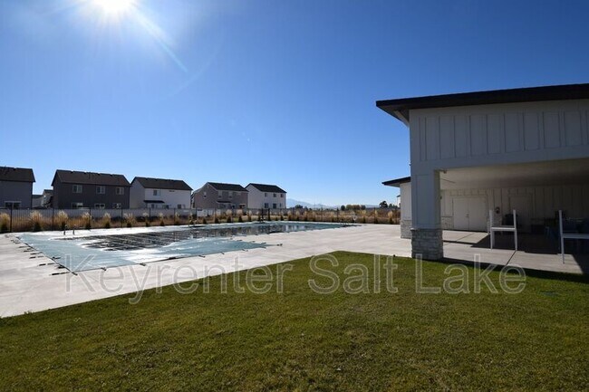 Building Photo - 2964 S 2500 W St