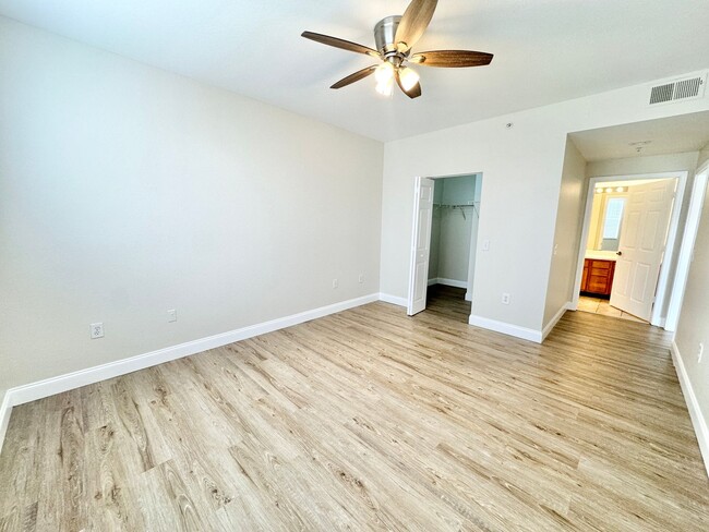 Building Photo - ** FAIRWAY PRESERVE ** 3 BED / 2 BATH COND...