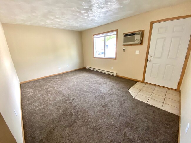 Building Photo - 3 Bedroom Duplex in North Fargo!