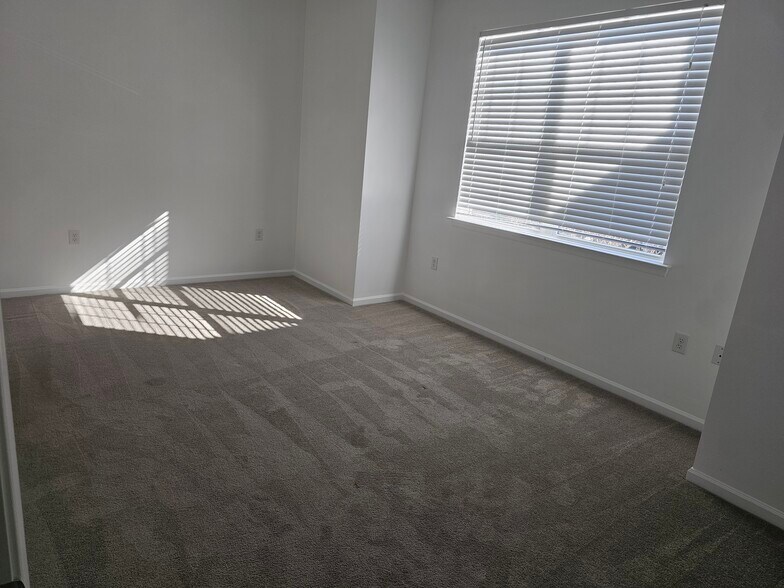 2nd Bedroom - 2466 Leytonstone Dr