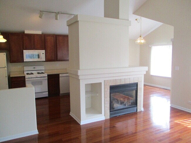 Building Photo - 656 S Rosehall Ln