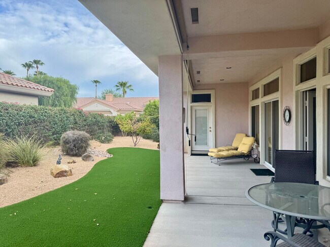 Building Photo - 38517 Fallbrook Ave