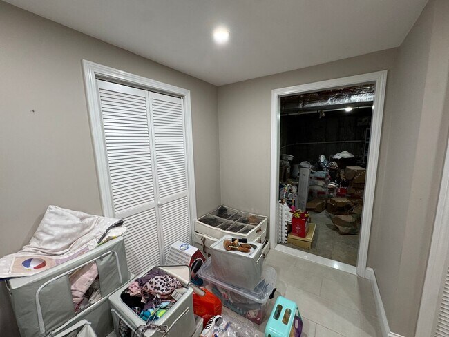 Building Photo - Waltham 3 bed 2.5 Bath