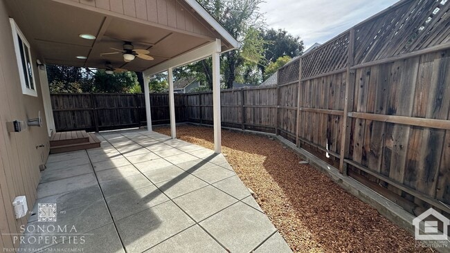 Building Photo - Updated 2 Bedroom Sonoma Home