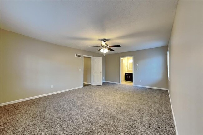 Building Photo - 220 Sabrina Ct