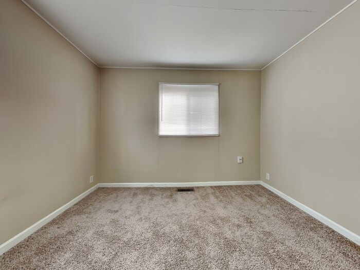 Building Photo - 457 Park Dr