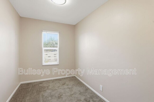 Building Photo - 925 E Garfield St