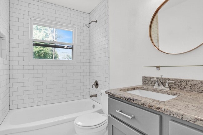 Building Photo - Convenient Living in Dallas – 3BR/2BA Home...