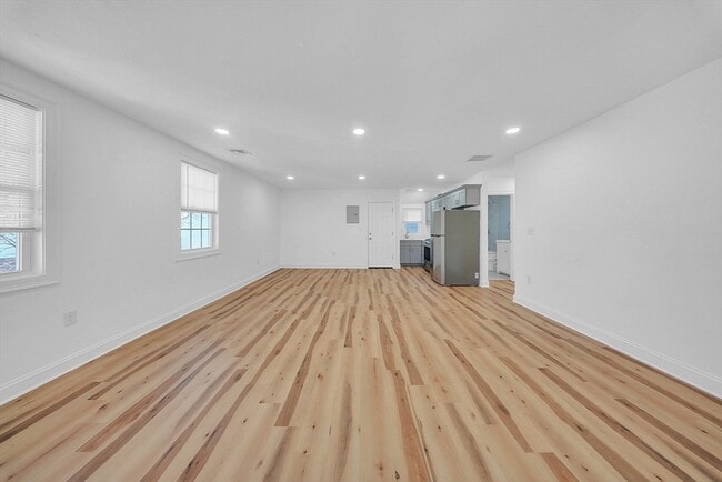 Building Photo - 11 Willet St