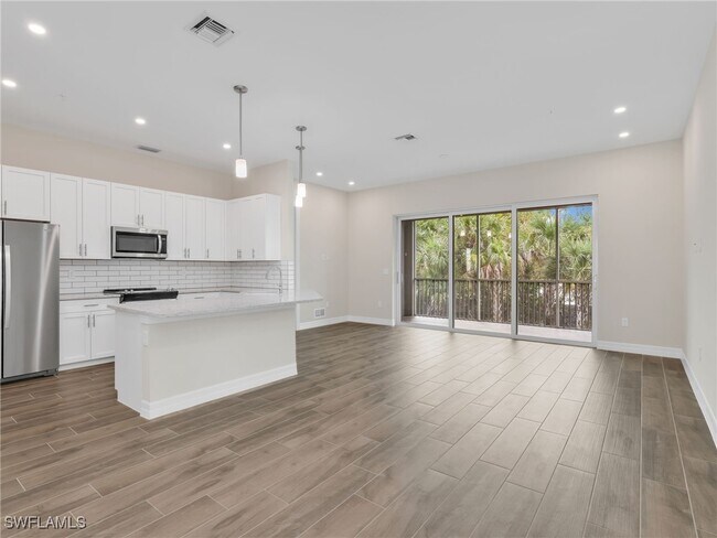 Building Photo - 268 Indies Dr E