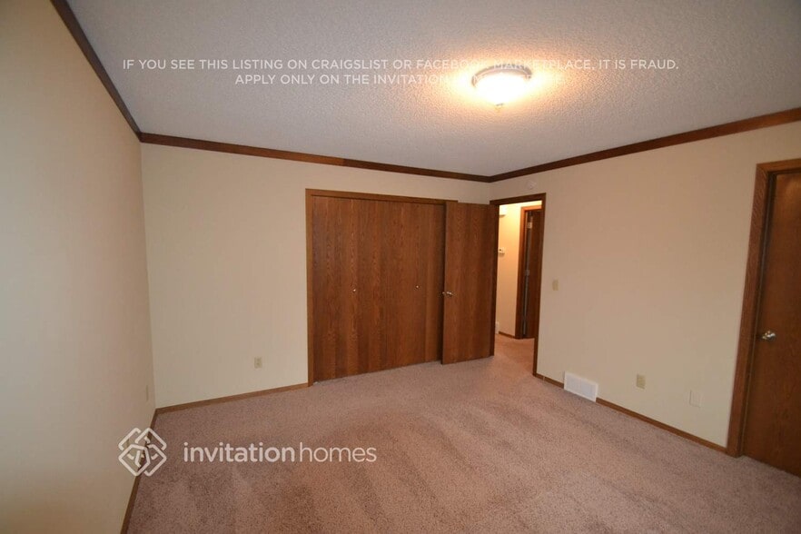 Building Photo - 11932 Pennsylvania Ave N