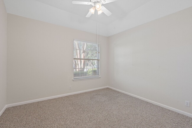 Building Photo - 521 Manchester Ln