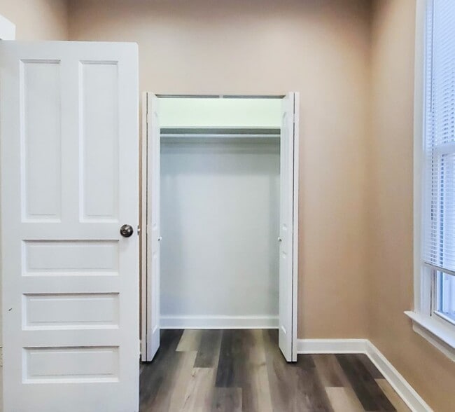 Building Photo - 1540 N Keeler Ave