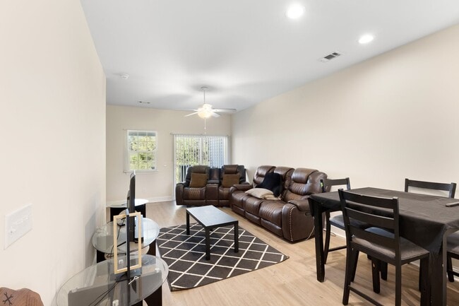 Building Photo - Two Bedroom Townhome