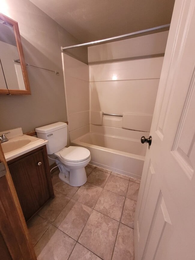 Building Photo - Leola 1st floor 1 bedroom