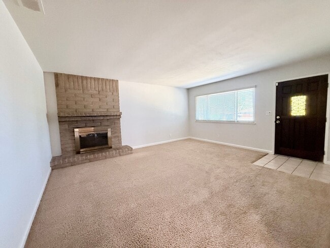 Building Photo - 3-BED 2-BATH WITH SPACIOUS BONUS FAMILY ROOM IN QUIET NEIGHBORHOOD
