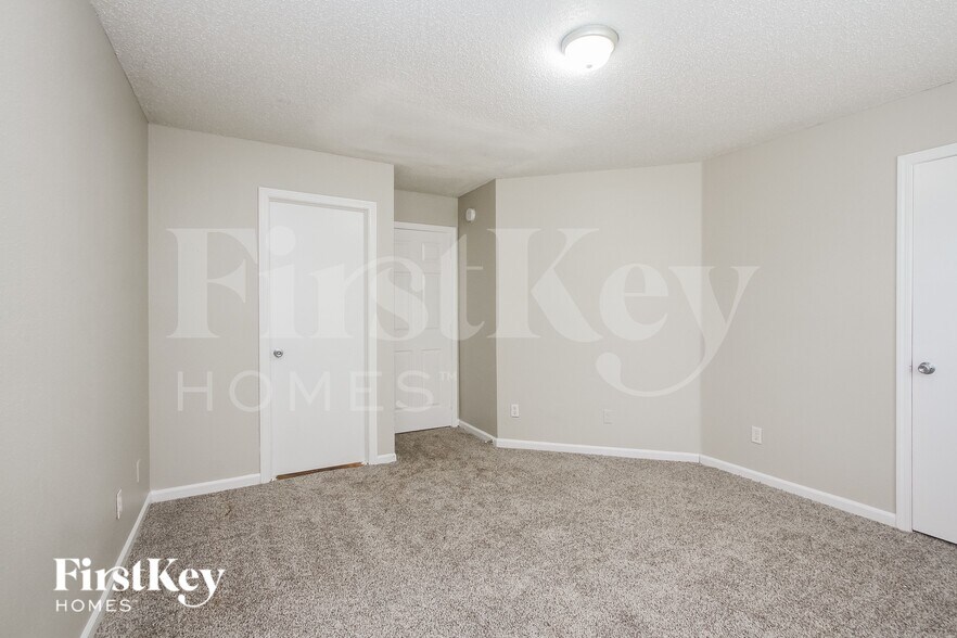 Building Photo - 1229 Kenwood Dr